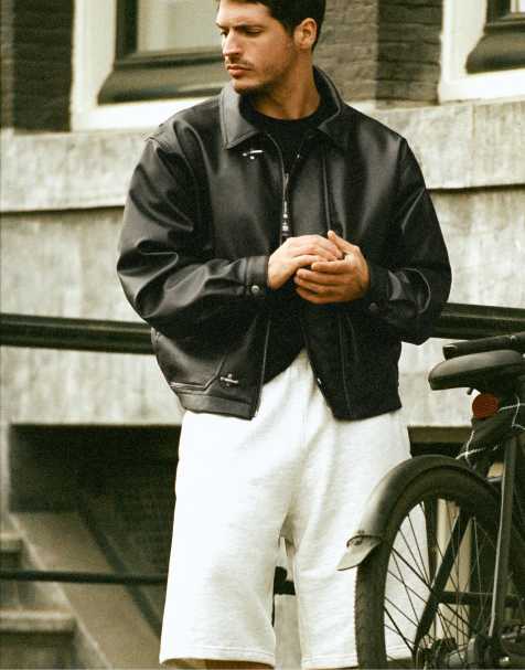 Pull&Bear – Jacke in schwarzer Lederoptik mit Knebelknöpfen - view 1