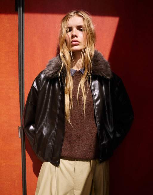 Pull&Bear jakke i læderlook med krave i imiteret pels i brun, 3 af 7