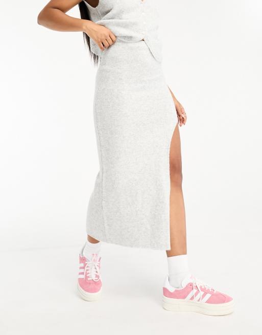 Pull&Bear – Jasnoszara miękka spódnica maxi z rozcięciem, część zestawu, 3 z 4