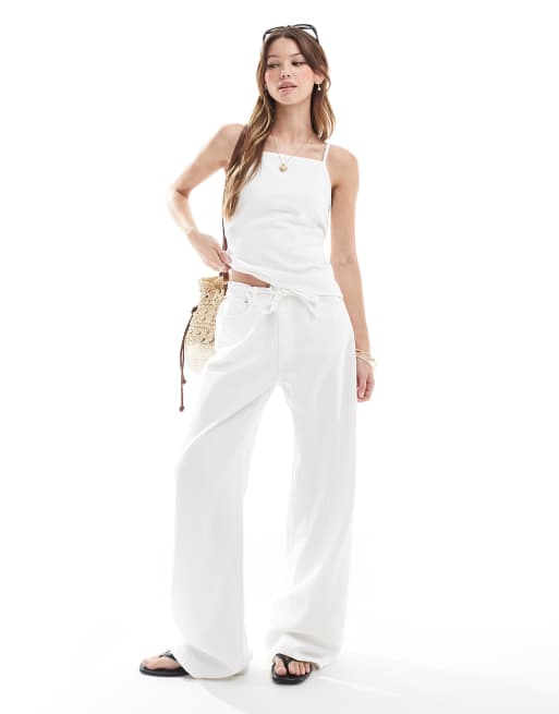 Pull&Bear - Jeans a fondo ampio bianchi allacciati in vita in coordinato