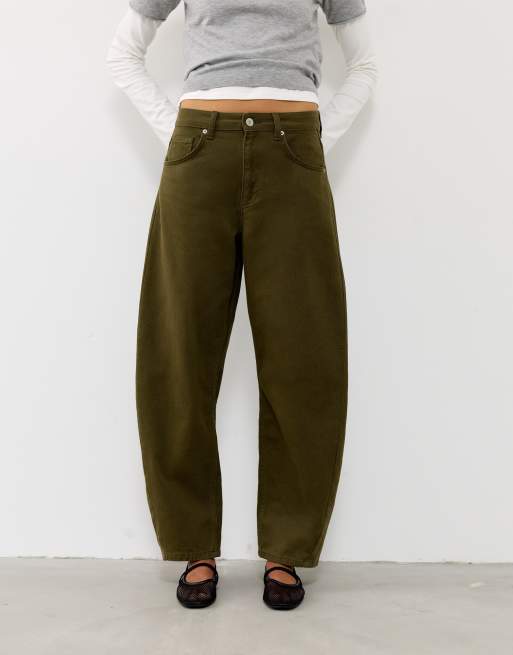 Pull&Bear jeans barrel a vita bassa color kaki, 2 di 7