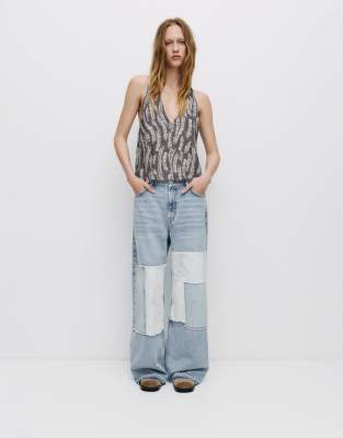 Pull & Bear - Jeans in Blassblau mit weißem Patchwork-Design