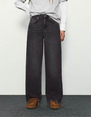 Pull & Bear - Jeans in Grau mit abgerundete, Beinschnitt und tiefem Bund