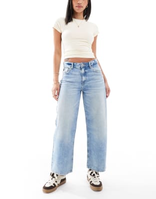 Pull & Bear - Jeans in Hellblau mit mittelhohem Bund und kurzem Schnitt