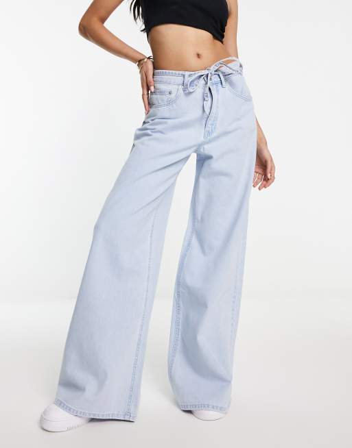 Pull&Bear – Jeans in Hellblau mit weitem Schnitt und Taillenschnürung