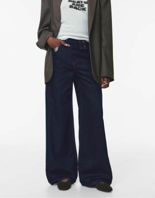 Pull & Bear - Jeans in Marineblau mit weitem Bein und überkreuztem Bunddetail