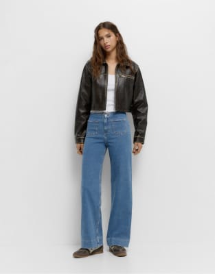 Pull & Bear - Jeans in Mittelblau mit aufgesetzten Taschen und weitem Bein