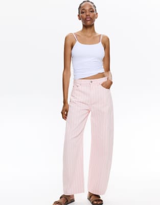 Pull & Bear - Jeans in Rosa gestreift mit Ballonschnitt