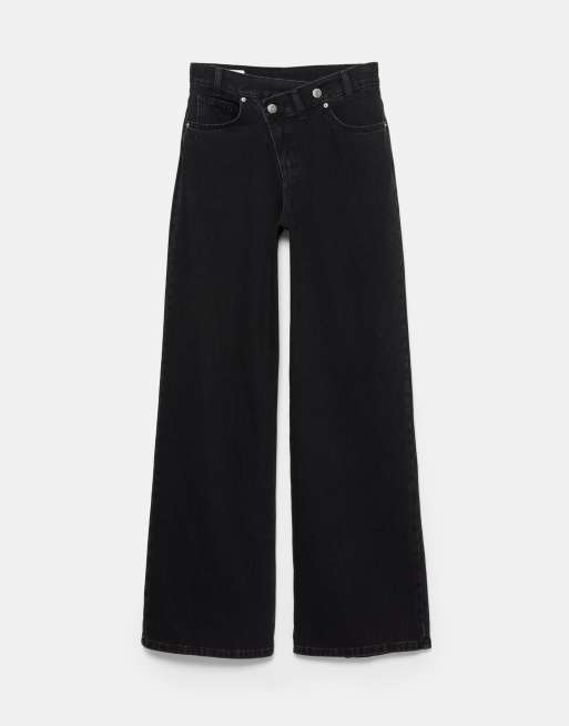 Pull&Bear – Jeans in Schwarz mit weitem Bein und überkreuztem Bunddetail, 5 von 5