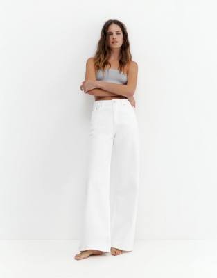 Pull & Bear - Jeans in Weiß mit weitem Bein