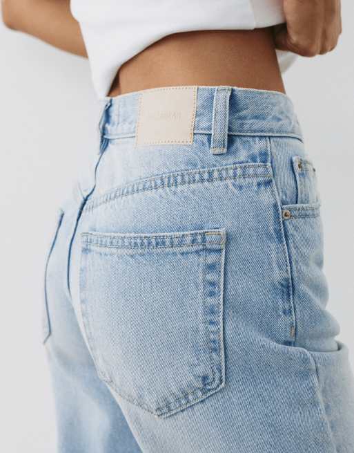 Pull&Bear jeans med hög midja i mom fit i blekt blå, 4 av 7