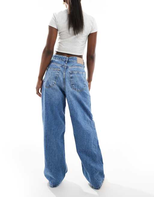 Pull&Bear - Jeans met wijde pijpen en gekruiste tailleband in middenblauw, 3 van 5