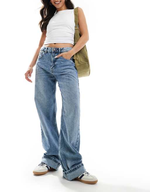 Pull&Bear - Jeans met wijde pijpen en omslag in middenblauw