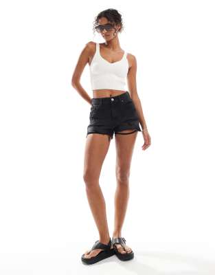 Pull & Bear - Jeansshorts in Schwarz mit Zierrissen
