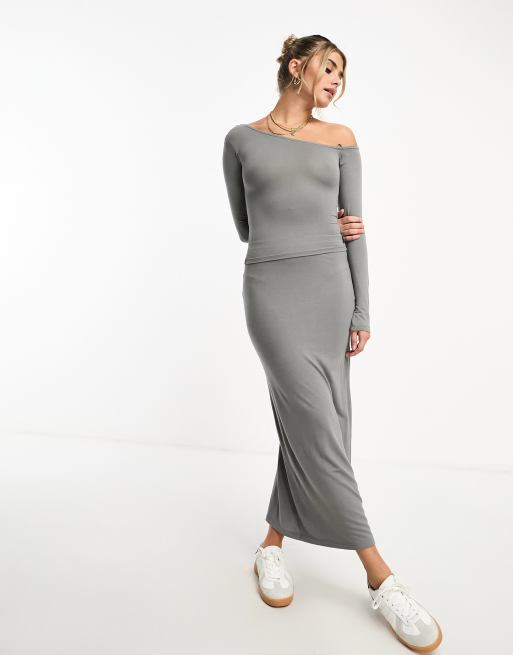 Grey jersey 2025 maxi skirt outfit