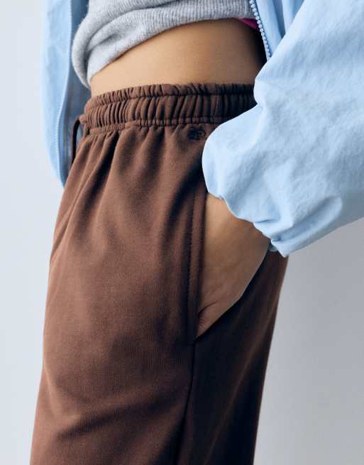 Pull&Bear joggers med brede ben i brun, 3 af 7