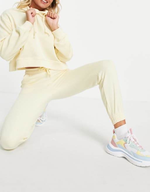 Pull&Bear – Kombiteil mit Kapuzenpullover und Jogginghose in Gelb, 2 von 3