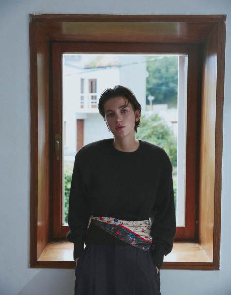 Pull&Bear Jumper with padded shoulders in black - view 1