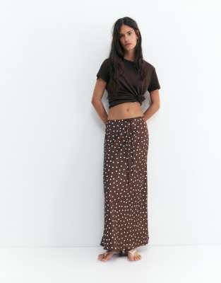 Pull & Bear - Jupe mi-longue en satin à pois - Marron-multicolore