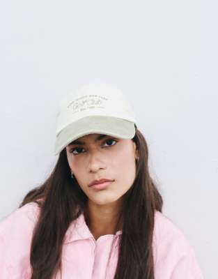 Pull & Bear - Kappe in Beige mit „Golf Club"-Schriftzug-Neutral