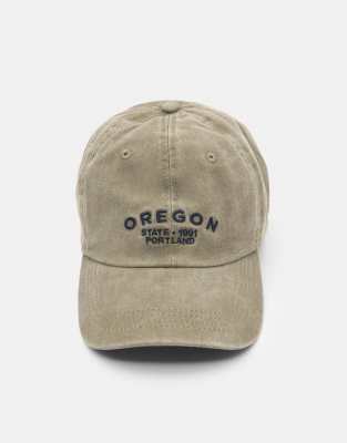 Pull & Bear - Kappe in Khaki mit „Oregon"-Schriftzug-Grün