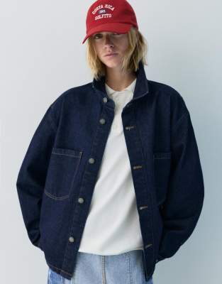 Pull & Bear - Kappe in Rot mit „Costa Rica Golfito"-Schriftzug