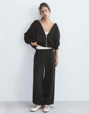 Pull & Bear - Kapuzenjacke in Braun mit Reißverschluss-Brown