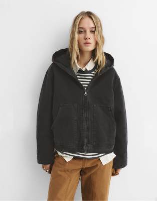 Pull & Bear - Kapuzenjacke in verblasstem Schwarz mit Reißverschluss-Grau