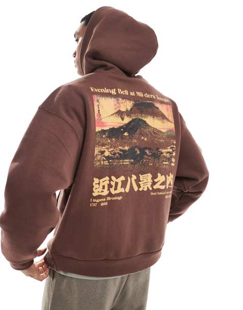 Pull&Bear – Kapuzenpullover in Braun mit „Gebirge“-Print auf dem Rücken - view 1