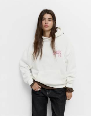 Pull & Bear - Kapuzenpullover in Eisweiß mit Schleifen-Grafik