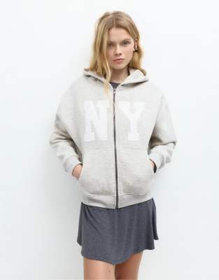 Pull & Bear - Kapuzenpullover in Grau meliert mit Grafik und Reißverschluss