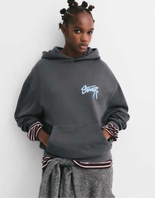 Pull & Bear - Kapuzenpullover in Grau mit „STWD"-Schleifen-Print