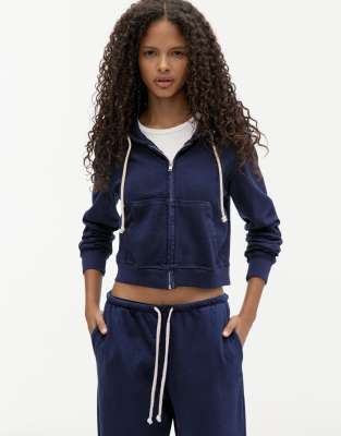 Pull & Bear - Kapuzenpullover in Marineblau mit kontrastierendem Kordelzug