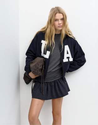 Pull & Bear - Kapuzenpullover in Marineblau mit Reißverschluss und Print