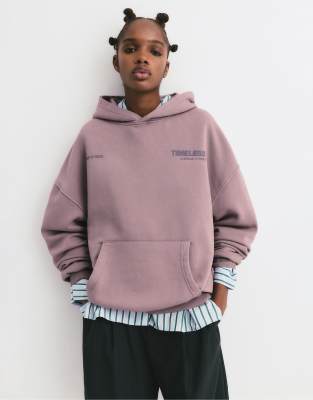Pull & Bear - Kapuzenpullover in verblasstem Rosa mit „Timeless"-Print