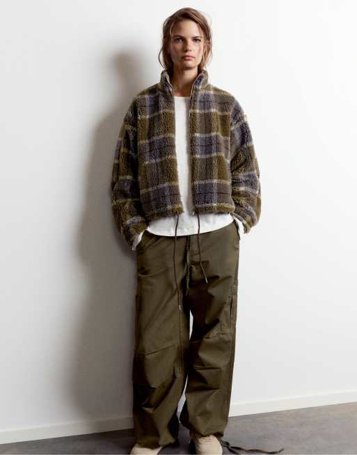 Pull&Bear karierte Faux-Shearling-Jacke in Khaki, 5 von 7