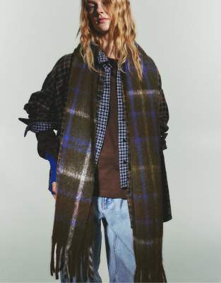 Pull & Bear - Karierter Schal in Grün
