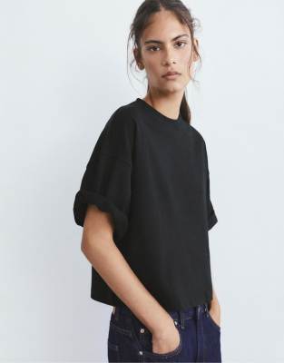 Pull & Bear - Kastiges, kurzärmliges T-Shirt in Schwarz
