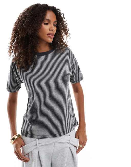 Pull&Bear – Kastiges T-Shirt in grau gestreift