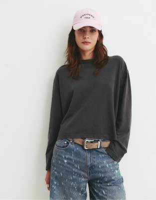Pull & Bear - Kastiges T-Shirt in grau gestreift