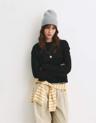 Pull & Bear - Kastiges T-Shirt in Schwarz mit Streifen