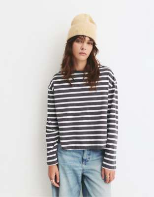 Pull & Bear - Kastiges T-Shirt mit Streifen-Bunt