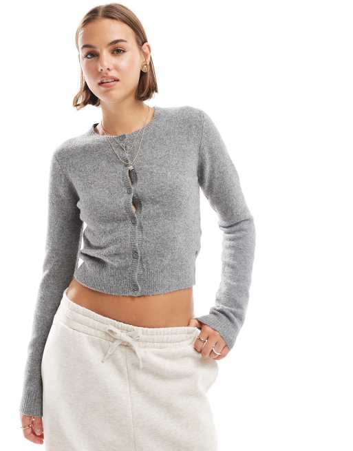 Pull&Bear – Knapp geschnittene Strickjacke in Hellgrau
