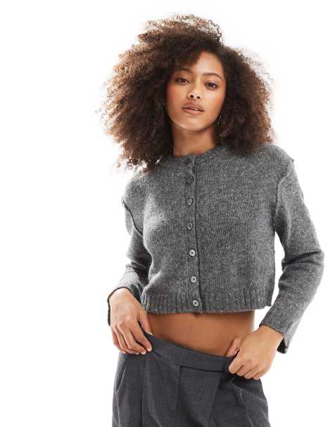 Pull&Bear – Knapp geschnittene Strickjacke in meliertem Dunkelgrau - view 1