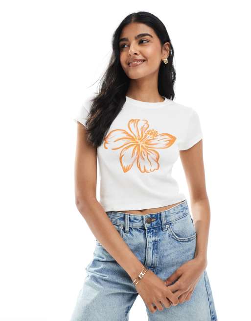 Pull&Bear – Knapp geschnittenes T-Shirt in Weiß mit tropischem Blumen-Grafikprint