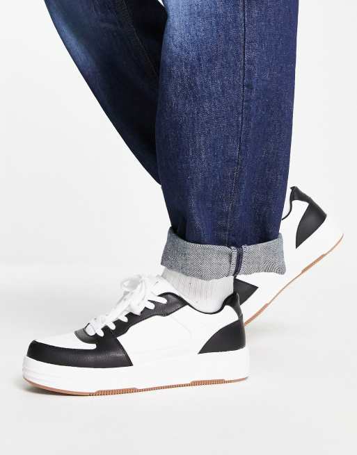 Pull&Bear – Kontrastierende Sneaker in Weiß mit schwarzen Einsätzen und dicker Sohle