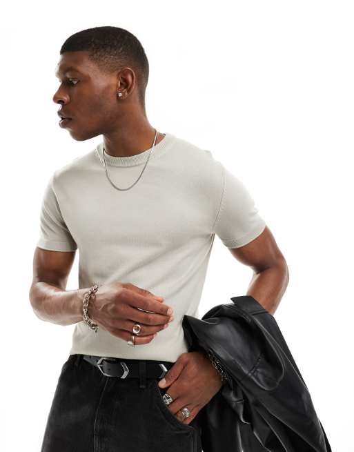 Pull&Bear – Körperbetontes T-Shirt aus Feinstrick in Grau, 2 von 4