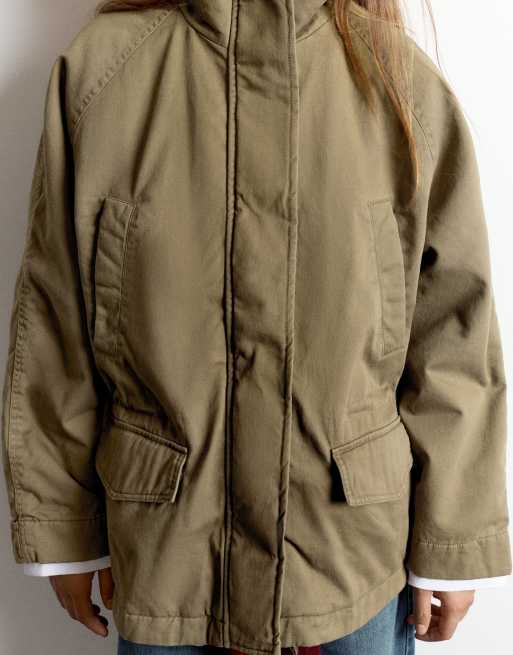Pull&Bear korte parka met opstaande kraag in donker kaki, 3 van 7