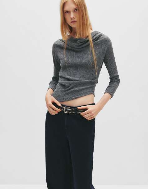 Pull&Bear – Krepp-Oberteil in Grau mit U-Boot-Ausschnitt - view 1