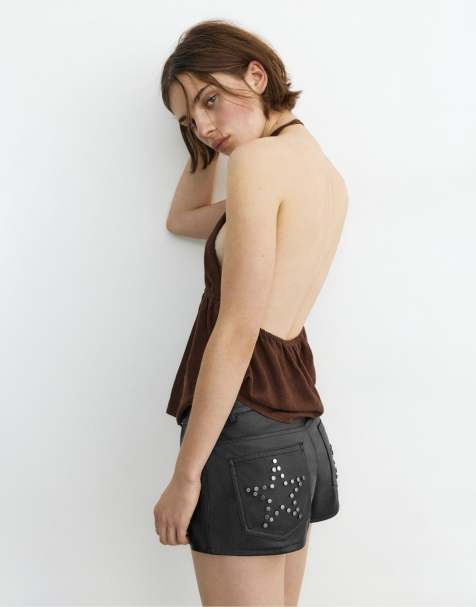 Pull&Bear – Kunstleder-Shorts in Schwarz mit Nietenbesatz - view 1